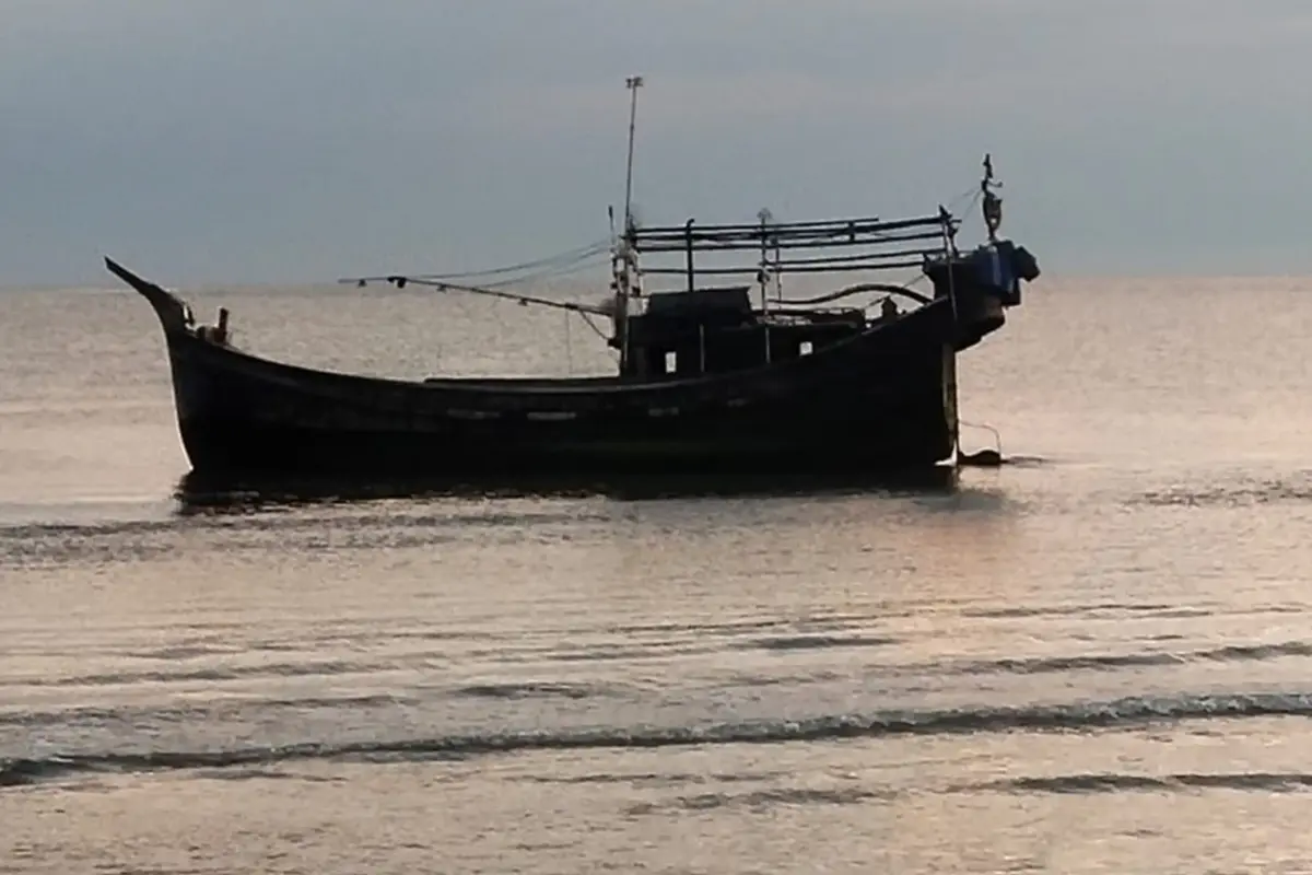 Kapal kayu pengangkut imigran Rohingya yang terdampar di perairan Aceh (Liputan6.com/Ist)
