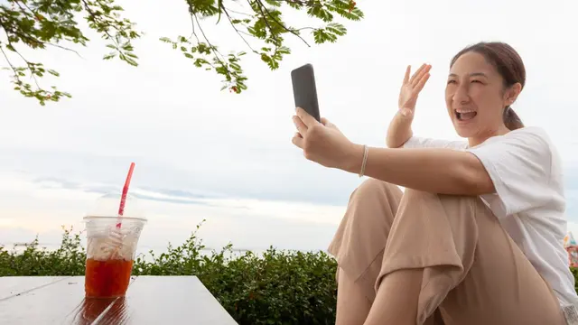 Jangan Langsung Overthinking, Ini Rahasia Awetnya Hubungan LDR dengan Pasangan