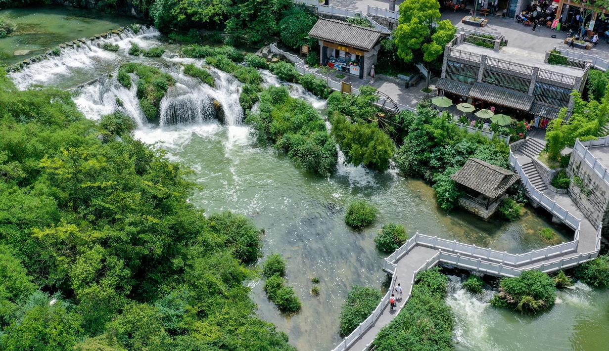 FOTO Menikmati Keindahan Alam  Objek  Wisata  Tianhetan 