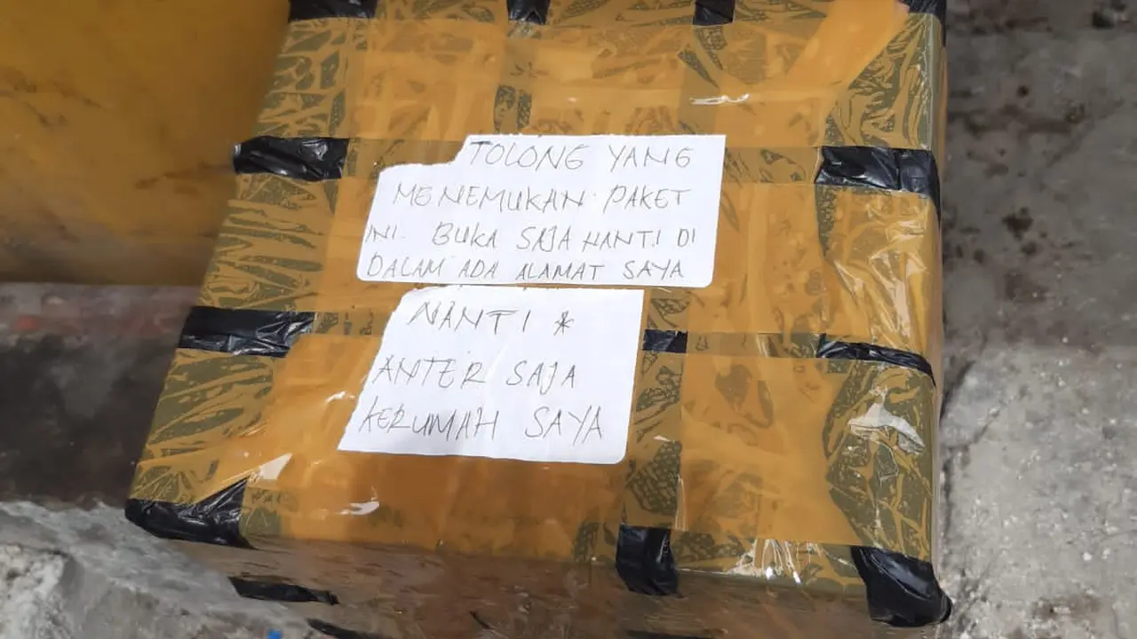 Paket mencurigakan gegerkan warga di Jalan Raya Prepedan, Kalideres, Jakarta Barat