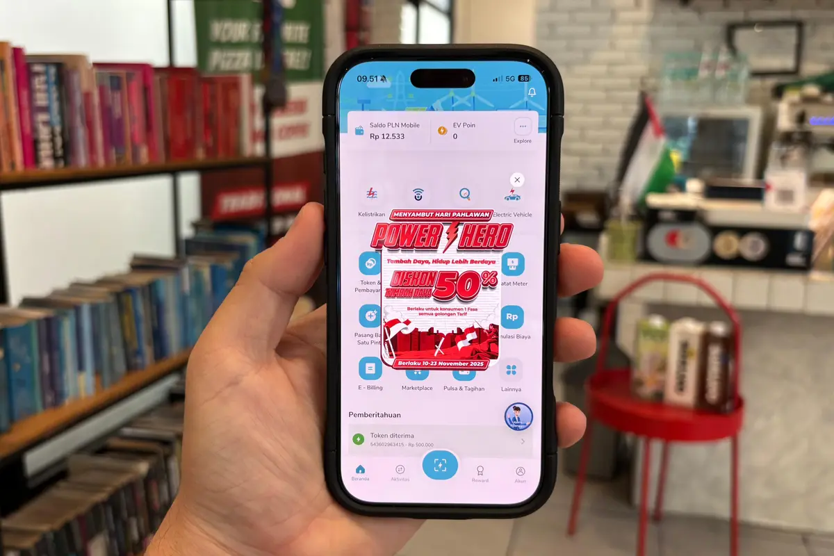 PLN menggelar promo power hero (Foto: PLN)
