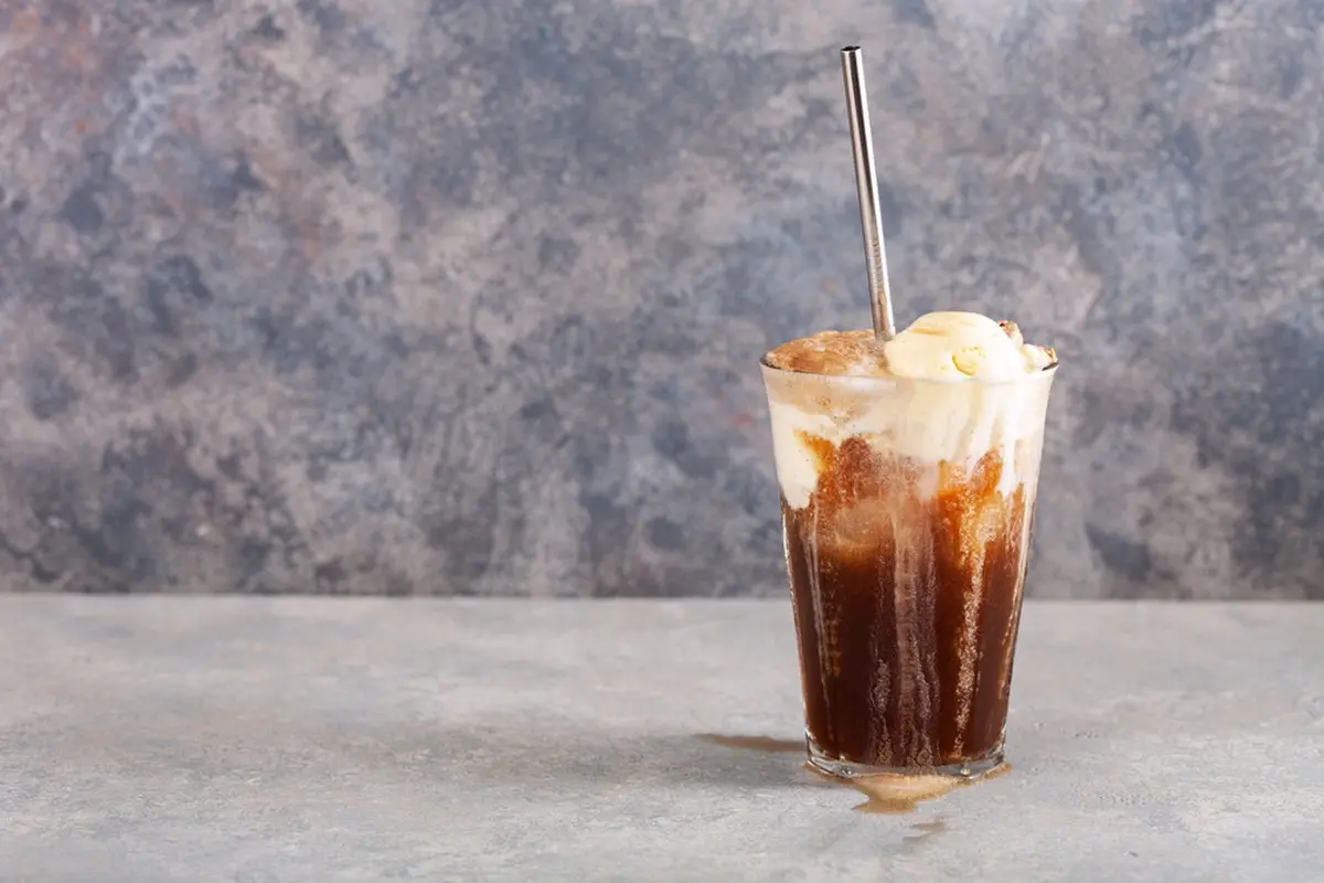 ilustrasi ice cream coke float