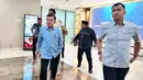 Jusuf Kalla menyebut tuduhan yang beredar tidak berdasar, termasuk klaim adanya aliran dana sebesar Rp5 miliar. Tampak dalam foto, Wakil Presiden ke-10 dan ke-12 Republik Indonesia, Jusuf Kalla (kiri) saat mendatangi Gedung Bareskrim Mabes Polri, Jakarta, Rabu (8/4/2026). (Ade Danhur/Media JK)
