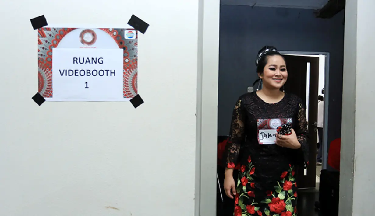 Calon peserta dapat mendaftarkan diri melalui Official Whatsapp LIDA 0812-979-185-45 atau melalui www.vidio.com. Formulir Liga Dangdut Indonesia (LIDA) dapat diunduh di www.indosiar.com. (Deki Prayoga/Bintang.com)