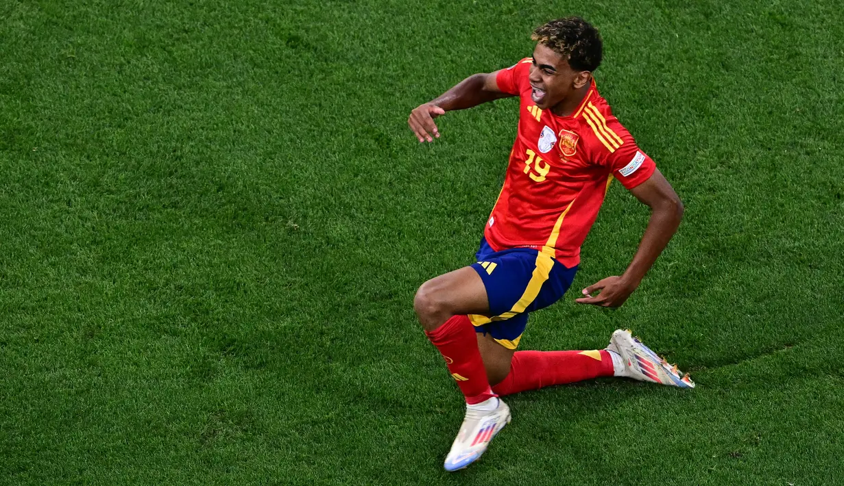 Lamine Yamal terpilih sebagai pemain terbaik pertandingan semifinal EURO 2024 Spanyol vs Prancis. (Tobias SCHWARZ / AFP)