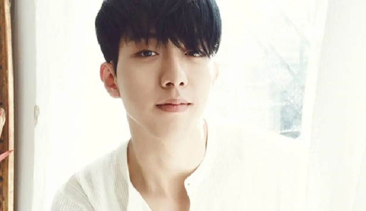 Tentu saja kabar ini pun membuat para penggemar Lee Jung Shin menjadi terkejut. Lantaran sebelum mengumumkan akan wamil, ia dijadwalkan akan menyapa penggemarnya melalui fan meeting. (Foto: soompi.com)