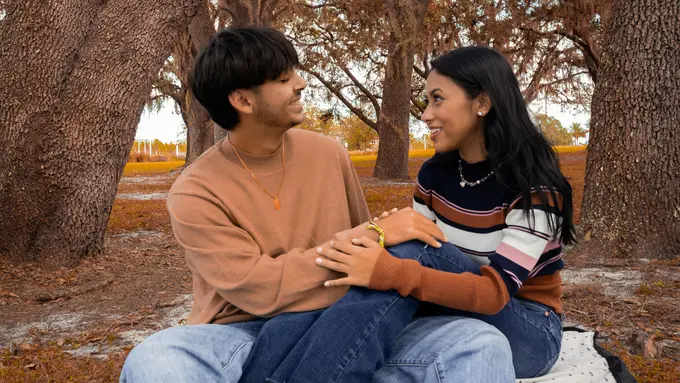 couple muda bahagia romantis