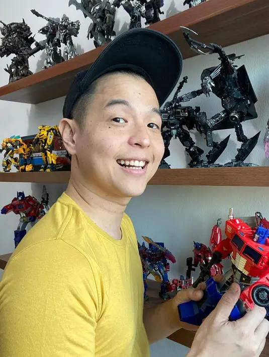 "Sok bengal banget kecil-kecil udah DO 😂. Jadi ceritanya, sejak school from home, Snow (5th) jadi belajar online. Masalahnya, dia gak suka," tulis Ernest sebagai keterangan foto. (Instagram/ernestprakasa)