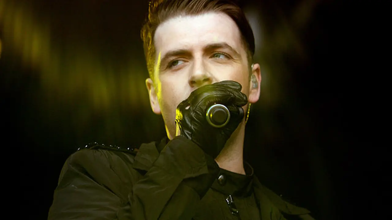 Sempat Tenar, Mark Westlife Kini Jadi Penjual Kopi Keliling