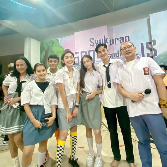 6 Momen Syukuran 500 Episode Dari Jendela SMP, Pemain Makin Kompak