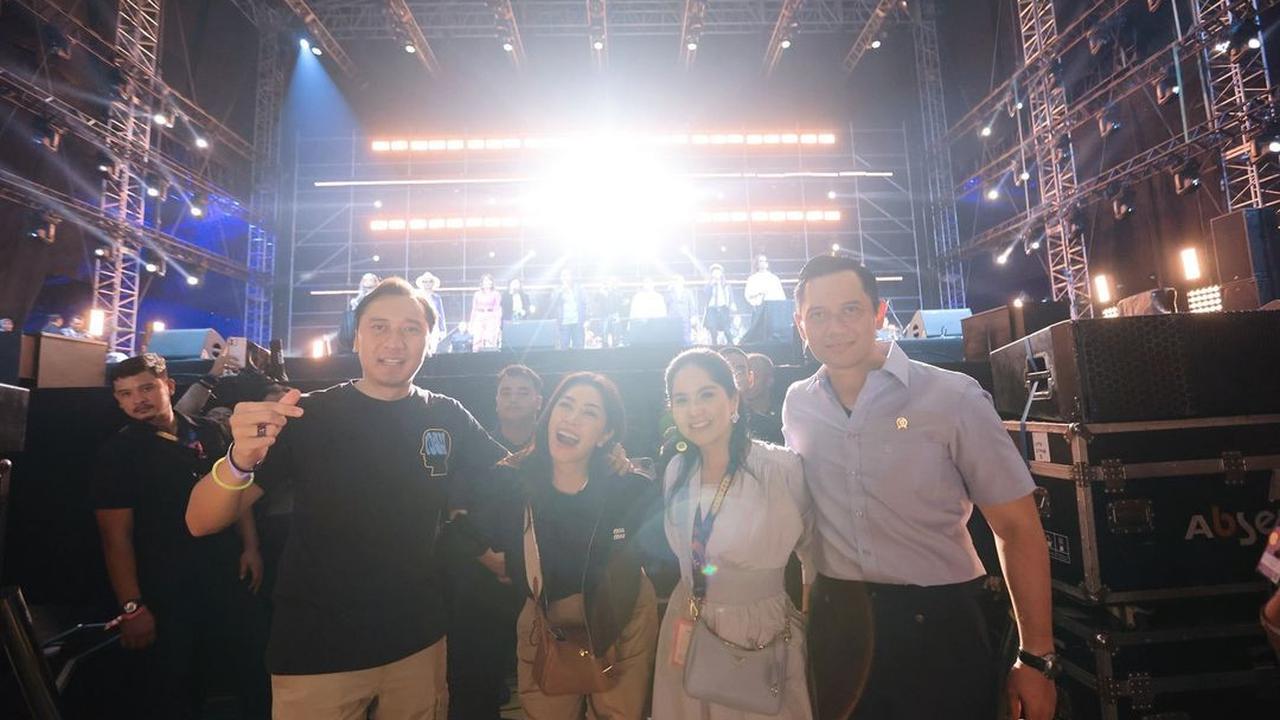 Gaya Serasi Annisa Pohan-AHY dan Aliya Rajasa-Ibas Nonton SBY Manggung di Pestapora 2024, Kedua Mantu Pepo Konsisten Pakai Tas Branded
