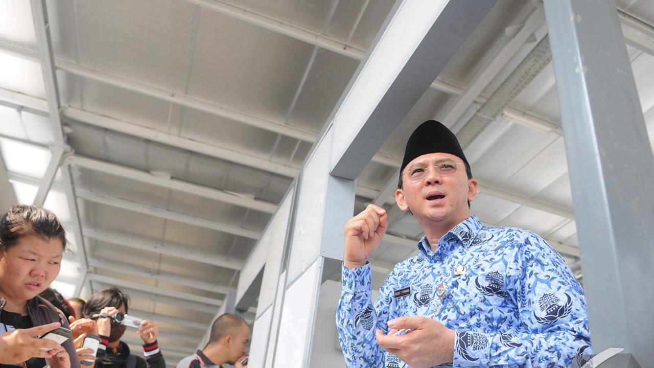 Ahok Blusukan ke Kios PKL Monas