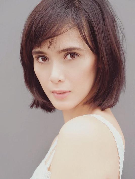 Wanita kelahiran 7 November 1982 ini juga merupakan sepupu dari model sekaligus artis cantik Mariana Renata. Sama-sama memiliki paras yang cantik, keduanya pun nampak seperti pinang dibelah dua. (Liputan6.com/IG/@renata711)