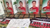 Dua pemain Portugal, Raphael Guerreiro dan Adrien Silva, ternyata campuran keturunan Portugal-Prancis. (dok. UEFA)