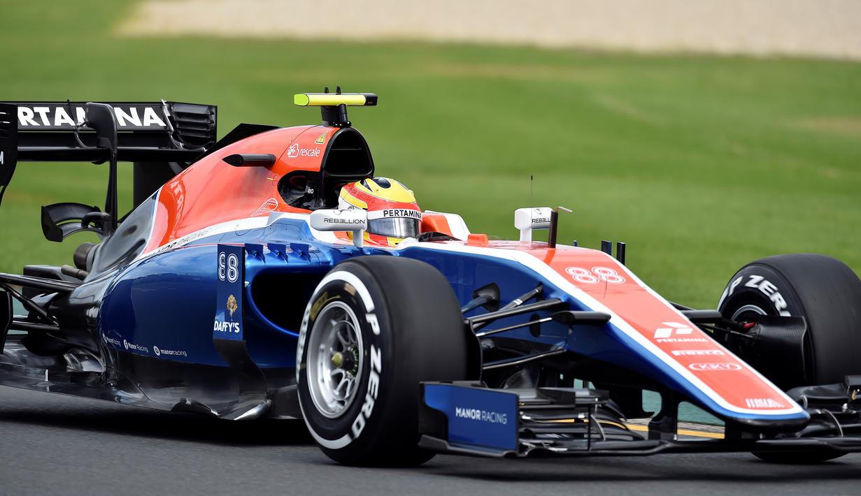 Rio Haryanto beraksi dengan mobil MRT05 saat latihan bebas pertama F1 GP Australia di Sirkuit Albert Park, Australia, Jumat (18/3/2016). (AFP/Saeed Khan))