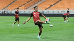 Laga kali ini menjadi krusial bagi Macan Kemayoran untuk memangkas jarak poin mereka dengan pimpinan klasemen, Persib Bandung setelah ditahan imbang 2-2 oleh Persebaya Surabaya. (Bola.com/M Iqbal Ichsan)