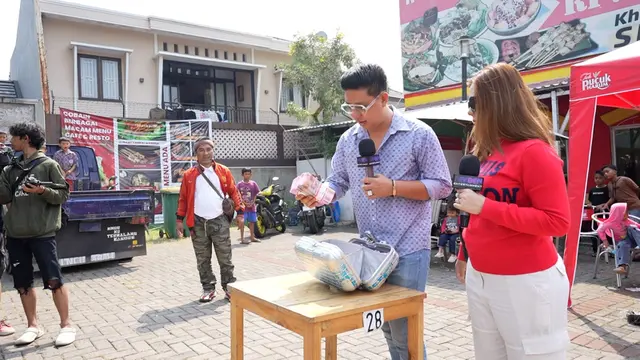 Rey Utami Bagi-bagi Ratusan Juta