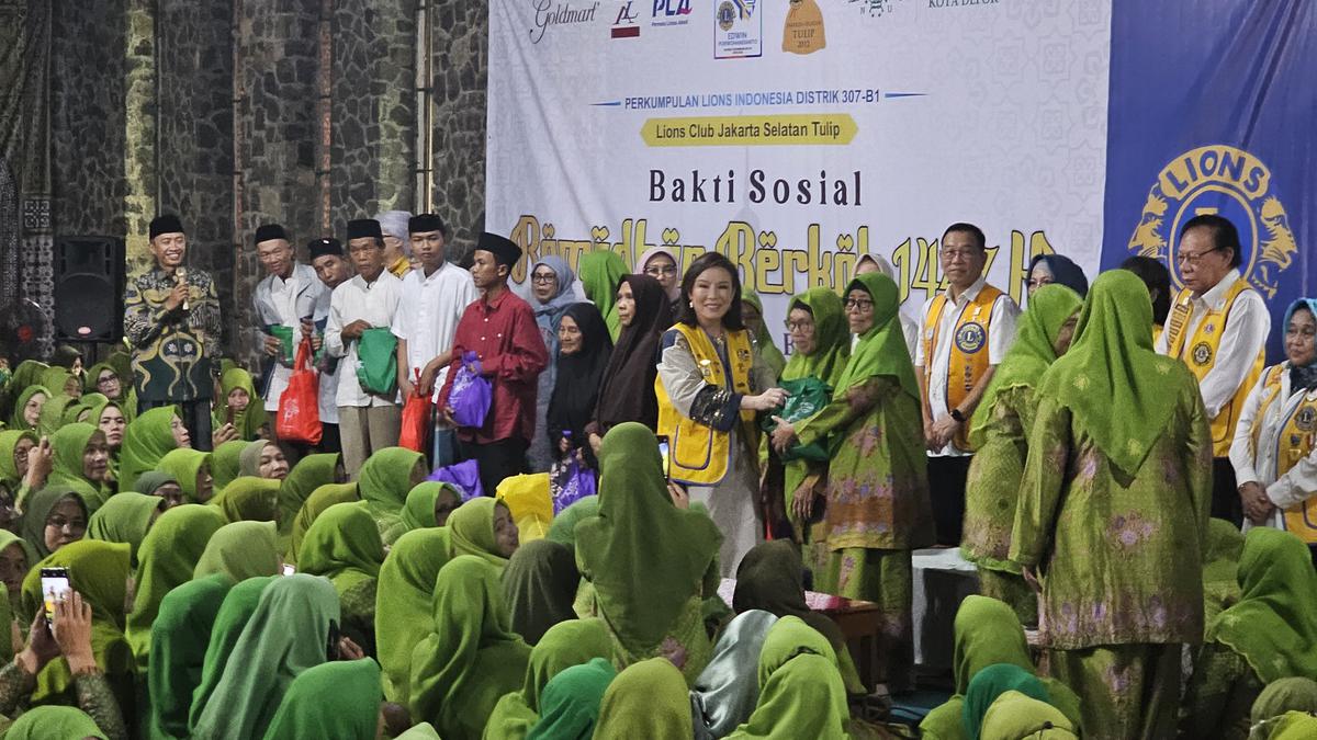 Kemensos Salurkan 3000 Sembako untuk Warga Depok Bareng Lions Club