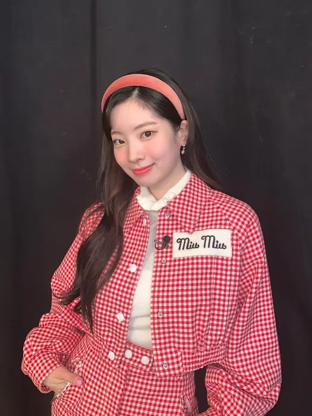 Ide Busana Bernuansa Merah ala Idol Korea, Inspirasi Adu Gaya Virtual Saat Imlek Tiba