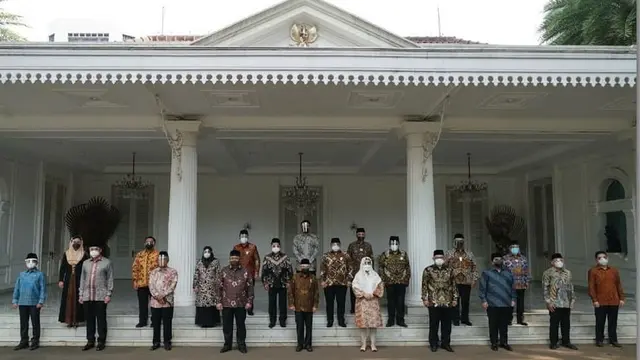 Wapres Ma’ruf Amin melantik Pengurus Pusat Masyarakat Ekonomi Syariah (MES) Periode 2021-2023 pada Senin (22/3/2021). Wapres Ma’ruf Amin optimis pengurus MES periode baru ini bisa mengantarkan kejayaan ekonomi syariah di Indonesia.
