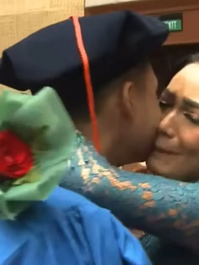 Krisdayanti menangis (Instagram/krisdayanti_news)