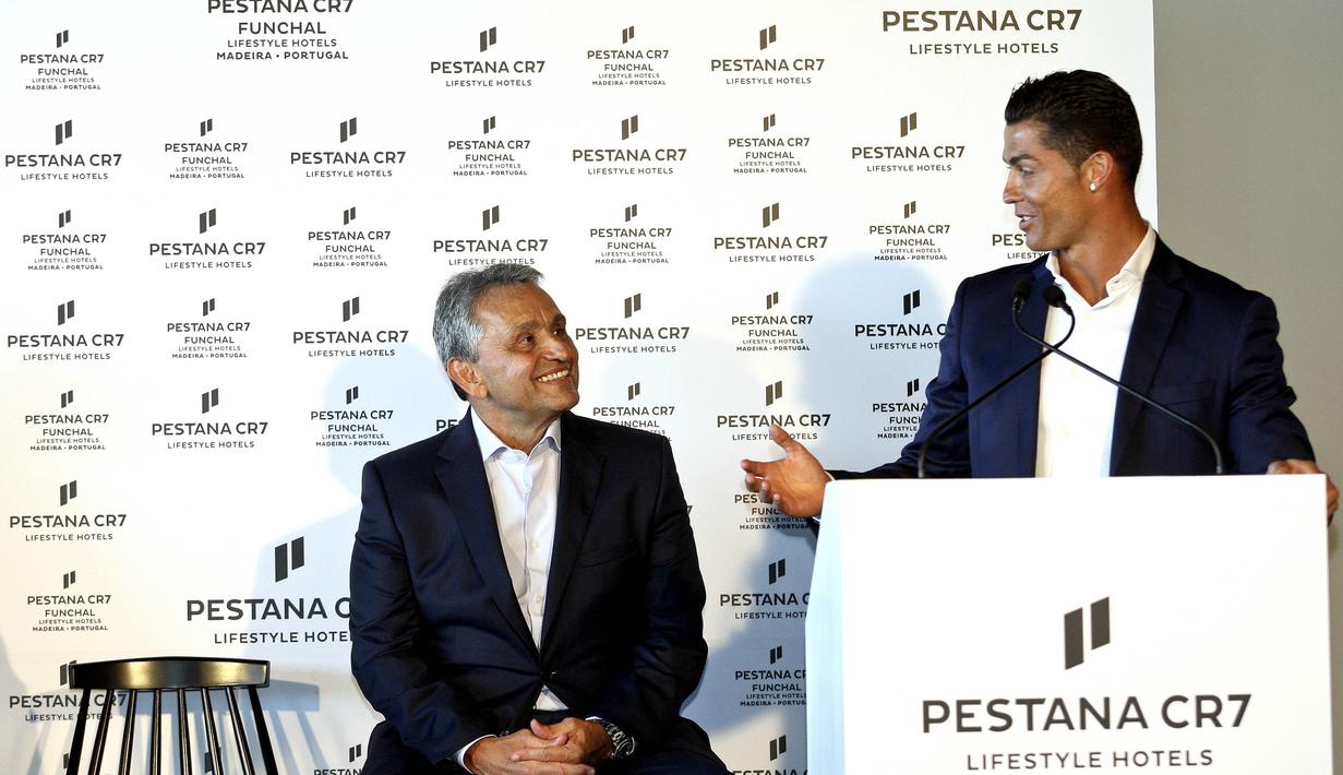 Cristiano Ronaldo memberikan sambutan saat pembukaan hotel barunya 'Pestana Hotel' di Portugal, (22/7/2016). (EPA/Homem De Gouveia)