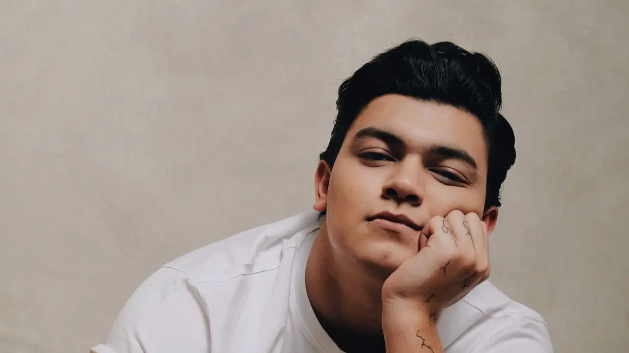 Penyanyi solo pria Adam Peter saat merilis single terbaru bergenre R&B, Lost Without You. (Dok. Aquarius Musikindo)