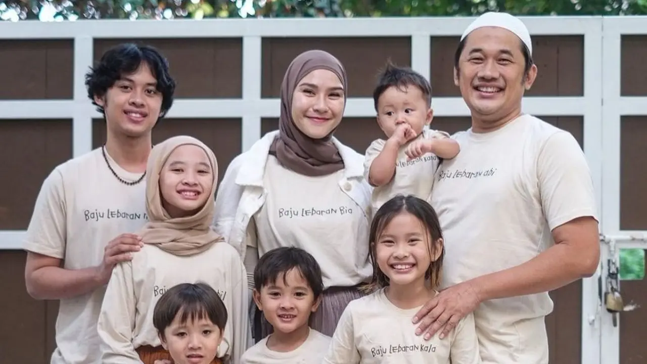 Model Baju Lebaran Keluarga Seleb