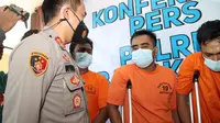 Polisi menembak 3 anggota sindikat Curanmor di Bangkalan. (Dian Kurniawan/Liputan6.com)