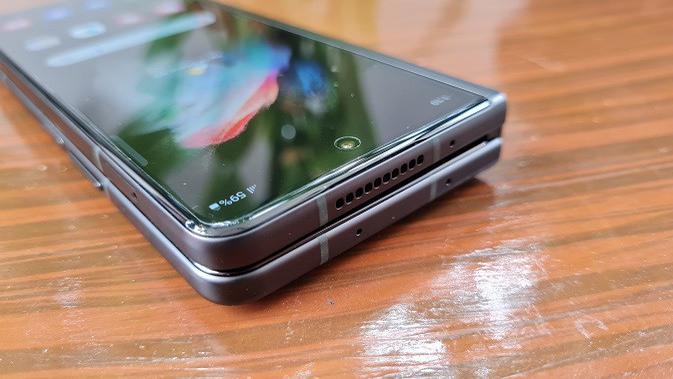 Penampakan Samsung Galaxy Z Fold3 ( Liputan6.com/Agustinus M. Damar)