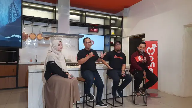 Influencer Dian Widayanti menghadiri konferensi pers aplikasi Momasa di Jakarta Selatan, Selasa, 6 Juni 2023.