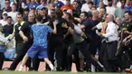 Keributan terjadi usai pertandingan antara Chelsea saat menjamu Tottenham Hotspur di pekan kedua Liga Inggris 2022/2023 yang berakhir imbang 2-2. Kedua pelatih, Thomas Tuchel dan Antonio Conte terlibat adu mulut usai pertandingan berakhir. (AP Photo/Ian Walton)