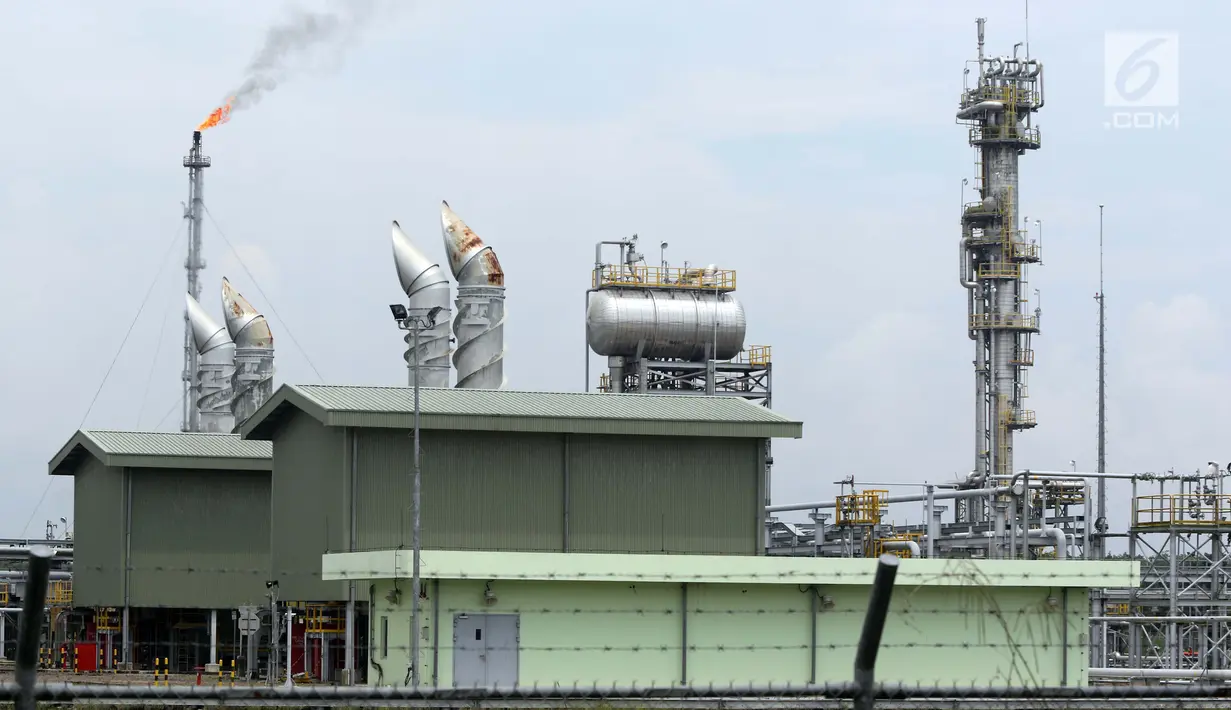 Suasana Sungai Kenawang Gas Plant di desa Kali Berau, Musi Banyuasin, Sumatera Selatan, Sabtu (9/2). Terhitung 10 Februari 2019 hingga 9 Februari 2039 Sungai Kenawang Gas Plant akan dioperasikan dengan skema gross split . (Liputan6.com/Helmi Fithriansyah)