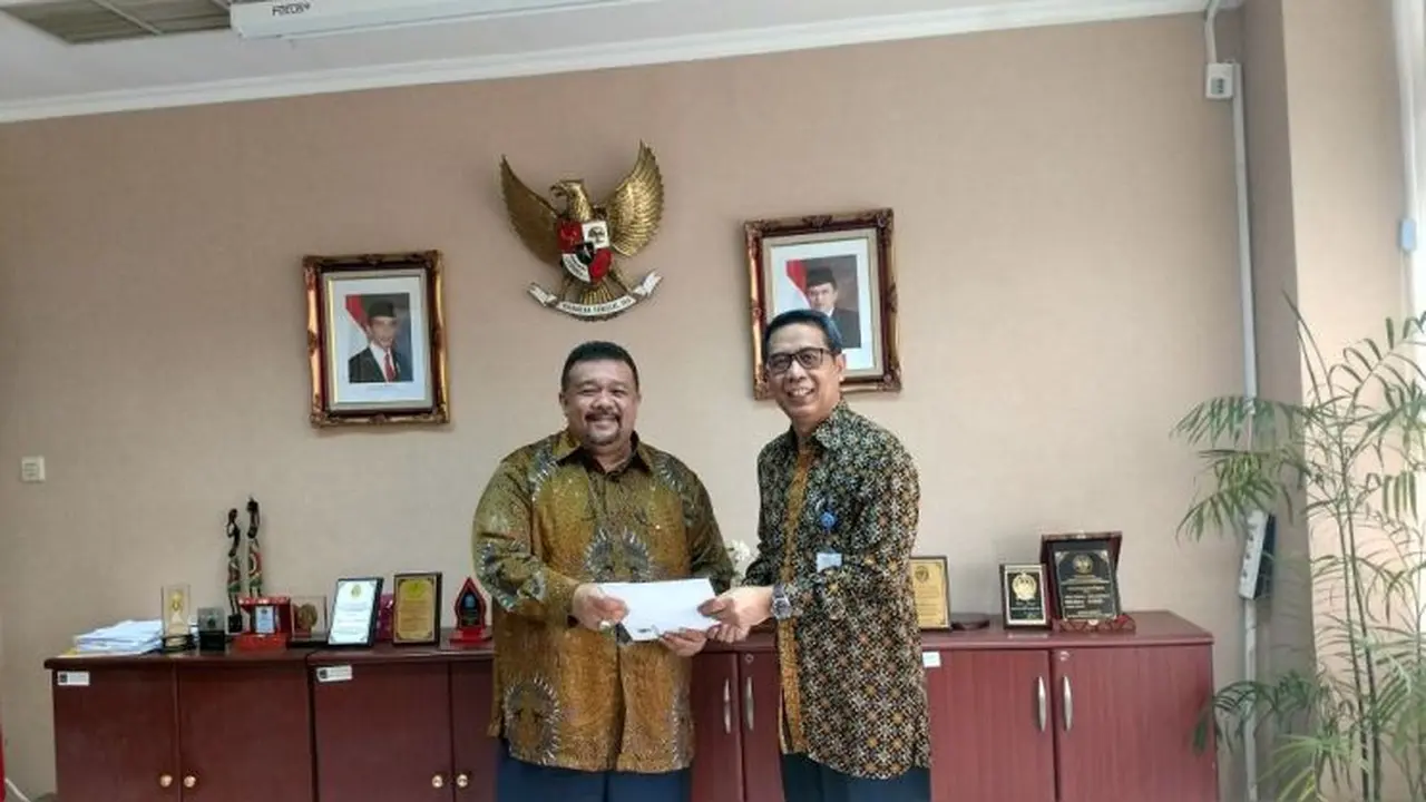 Konjen Kehormatan Nepal untuk Indonesia yang berkedudukan di Jakarta, Bally Saputra Datuk Janosati menerima surat pengakuan dari Kementerian Luar Negeri RI. 