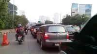 Lalu lintas kawasan Gatot Subroto, Jakarta.