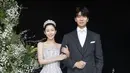 Lee Seung gi resmi menikah dengan Lee Da In. Lee Da In pun tampil mengesankan dengan gown berbordir one shoulder. Elle Singapore