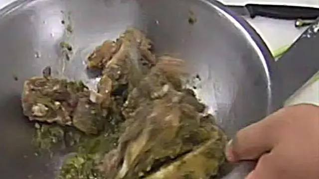 Segarnya Steik Buntut Saus Hijau