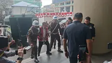 Penampakan Eks Jampidsus Febrie Tiba di Kejagung untuk Diperiksa TPPU