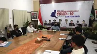 Bupati Banyuwangi Abdullah Azwar Anas saat rapat bersama Gugus Tugas Percepatan Penanganan Covid-19 Kabupaten Banyuwangi.