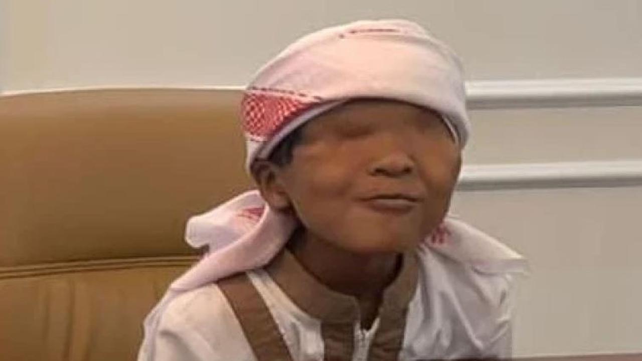 Azzam Nur Mu’jizat, bocah tanpa kelopak mata bersuara emas yang akan melantunkan sholawat asyghil pada puncak Harlah 1 Abad NU, di Sidoarjo. (Foto: NU Online)