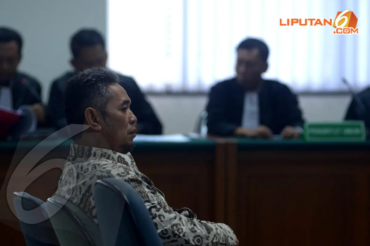 [FOTO] Tersangkut Hambalang, Teuku Bagus Diancam 20 Tahun Penjara