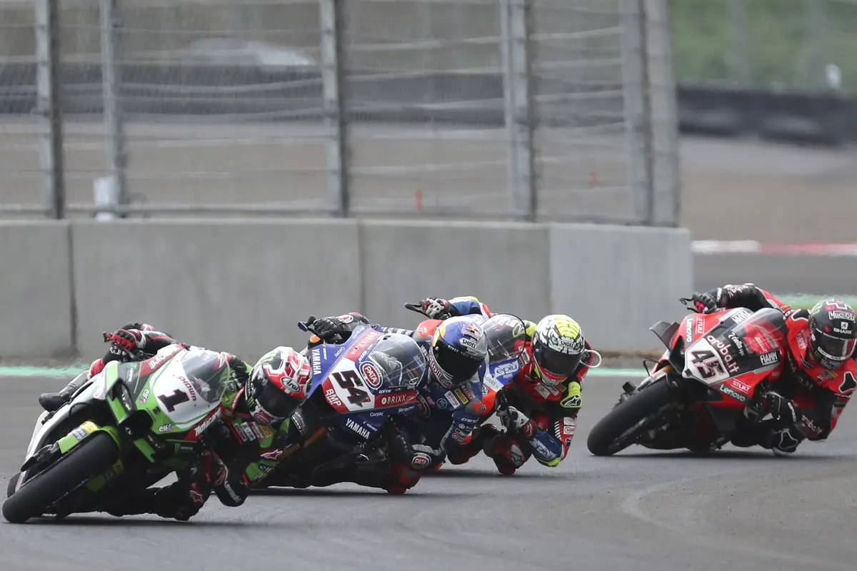 FOTO: Toprak Razgatlioglu Rebut Gelar Juara Dunia di Race 1 WSBK Mandalika 2021