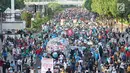 Sejumlah aktivis lingkungan mengarak monster plastik saat pawai 'Bebas Plastik' di kawasan MH Thamrin menuju Taman Aspirasi Monas, Jakarta, Minggu (21/7/2019). Pawai ditujukan sebagai kampanye tentang bahaya kantong plastik bagi ekosistem baik di laut maupun di darat (Liputan6.com/Immanuel Antonius)