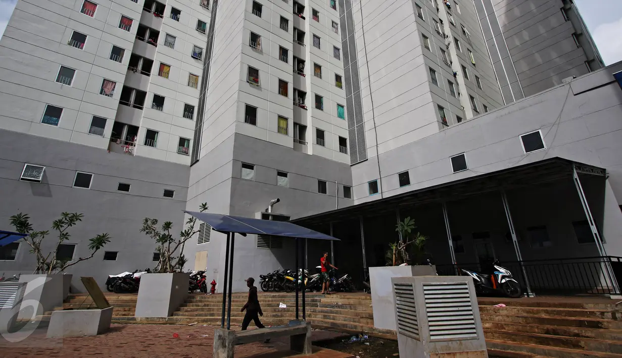 Suasana bangunan unit Rusun Jatinegara Barat di Jakarta Timur, Minggu (20/12/2015). Gubernur DKI Jakarta, Basuki Tjahaja Purnama, menargetkan sebanyak 50.000 unit rumah susun sudah terbangun di Jakarta tahun 2017. (Liputan6.com/Immanuel Antonius)
