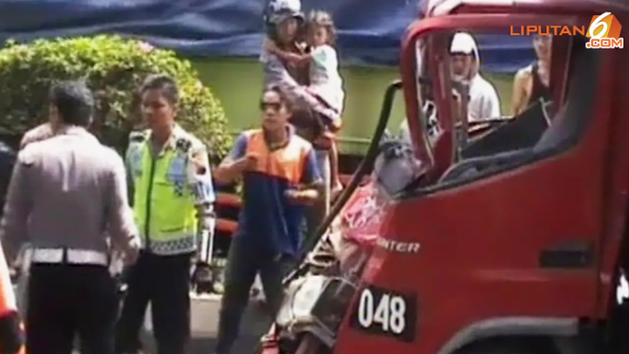 tabrakan-beruntun-131124c.jpg