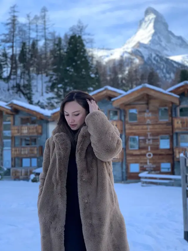 Potret Tata Cahyani (Sumber: Instagram/@tatacahyani)