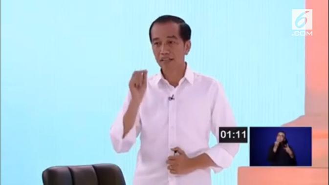 Calon Presiden nomor urut 01 Jokowi dalam debat kedua capres 2019. ()
