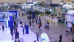 Suasana BCA Expoversary 2022 yang diadakan secara offline di ICE BSD, Tangerang, Minggu (13/3/2022). Pada penyelenggaraan offline, BCA menghadirkan 18 grup developer, 18 merek mobil, 21 merek motor, serta beragam solusi perbankan yang dapat dinikmati para nasabah dan masyarakat.(Liputan6.com/HO/BCA)