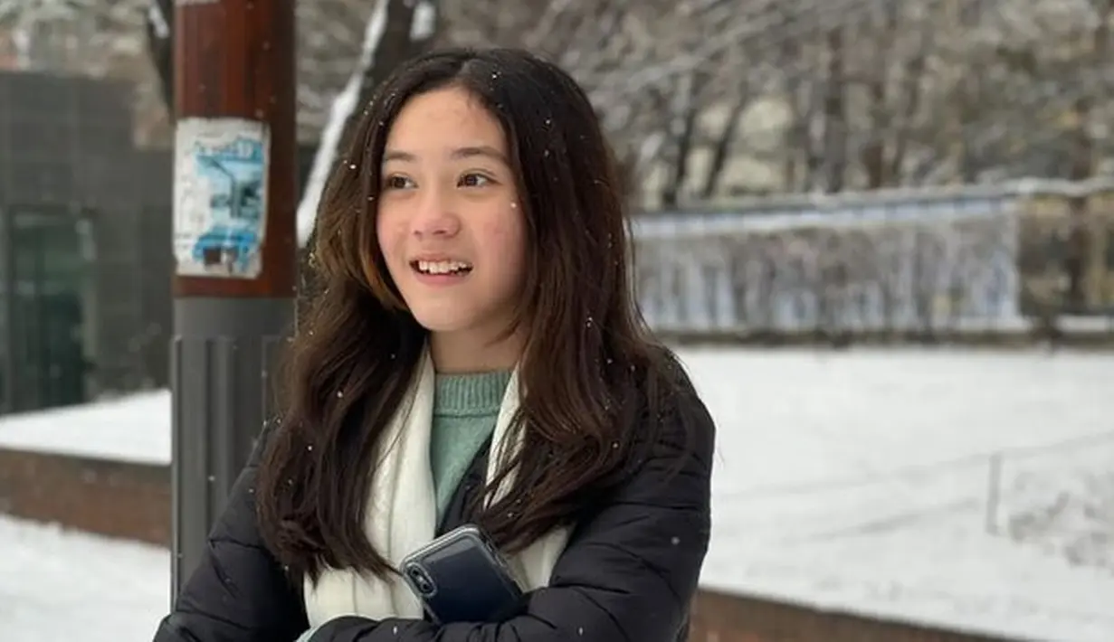 <p>Pada momen Natal dan tahun baru, Nafa Urbach mengajak Mikhaela Lee liburan ke Korea Selatan. Tak hanya berdua, mereka juga ditemani Zack Lee. [Foto: instagram.com/nafaurbach/mikhaela.lee]</p>