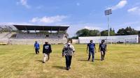 Bupati Lumajang meninjau kesiapan sarana olahraga menuju Porprov Jatim 2022. Foto (Istimewa)